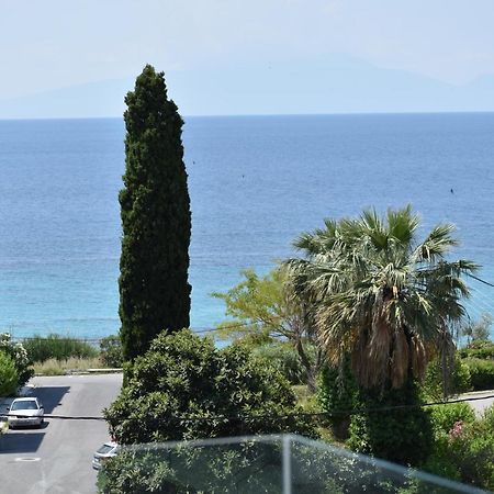Sea View Luxury Apartment In Nea Kallikratia. Nea Kallikrateia Bagian luar foto