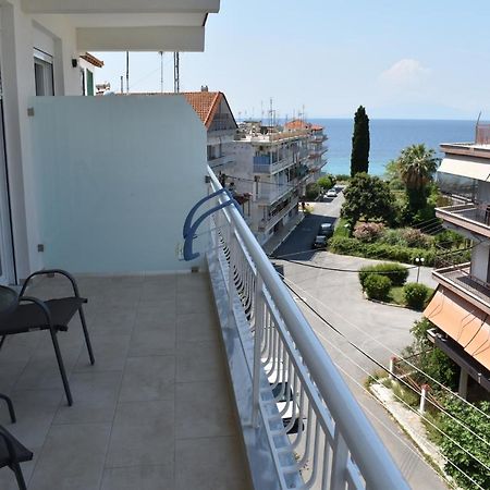 Sea View Luxury Apartment In Nea Kallikratia. Nea Kallikrateia Bagian luar foto