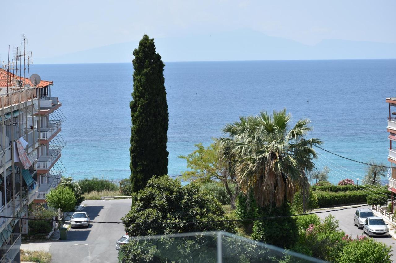 Sea View Luxury Apartment In Nea Kallikratia. Nea Kallikrateia Bagian luar foto
