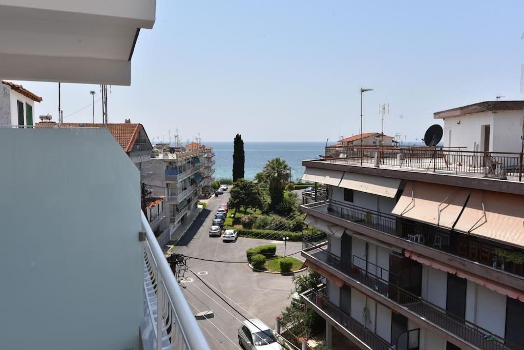 Sea View Luxury Apartment In Nea Kallikratia. Nea Kallikrateia Bagian luar foto