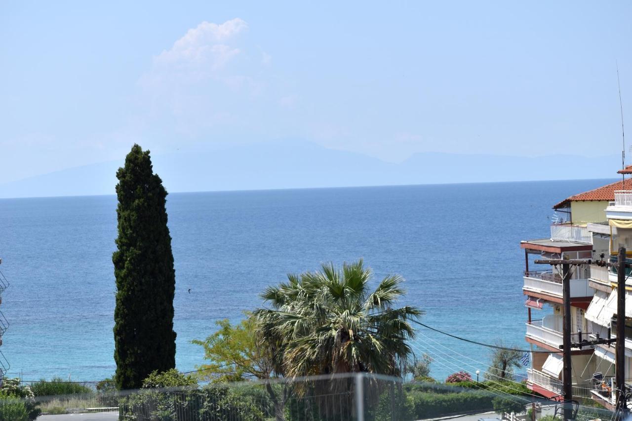 Sea View Luxury Apartment In Nea Kallikratia. Nea Kallikrateia Bagian luar foto