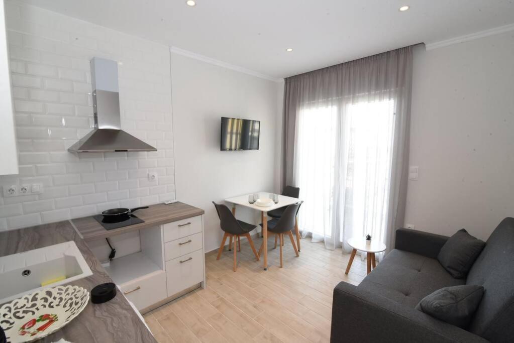 Sea View Luxury Apartment In Nea Kallikratia. Nea Kallikrateia Bagian luar foto